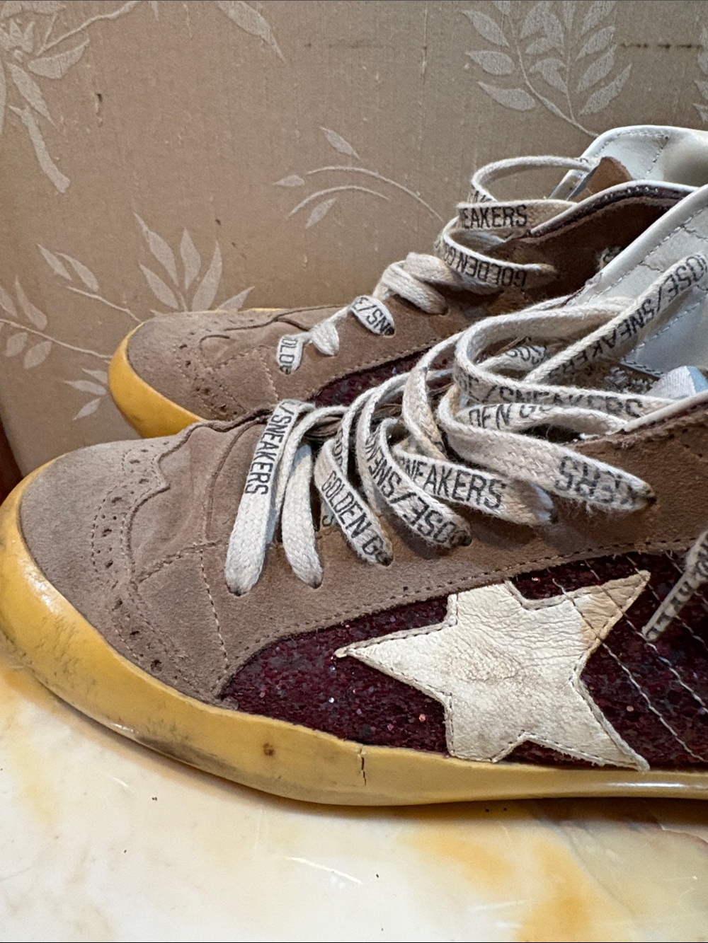 Golden Goose Midstar beige suede sneakers with burgundy sequins & star - Picture 11 of 13